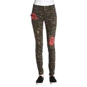 Boom Boom Camouflage Rose Patch Jeans NWOT Junior's 9